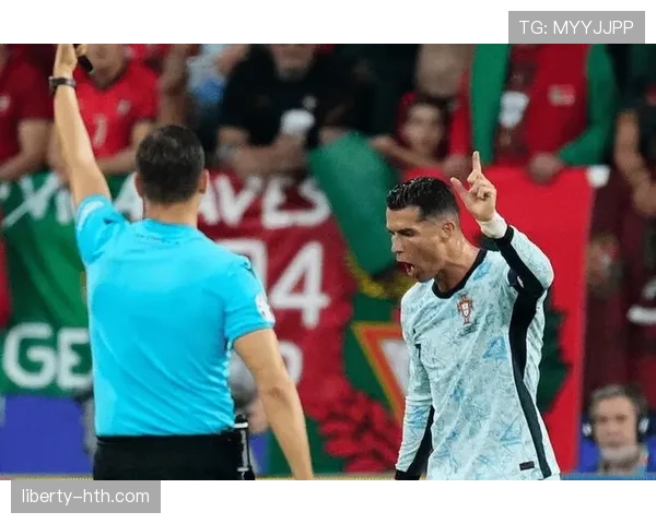 C罗任意球争议升级，裁判判罚引发球迷热议