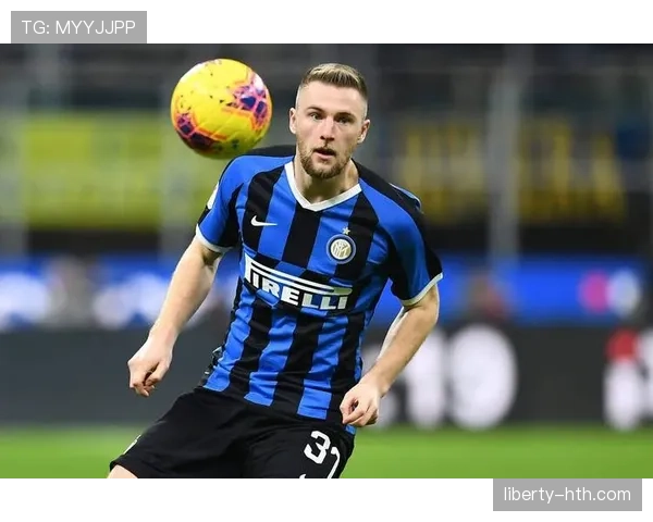 什克里尼亚尔展现防守大师风范,重塑球队防线策略引关注 什克里尼亚尔展现防守大师风范,重塑球队防线策略引关注