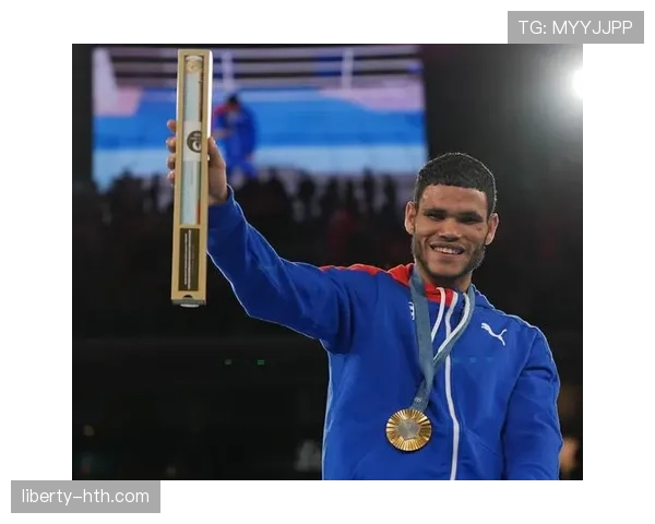 阿尔瓦雷斯训练完直接去超市买打折牛排，这自律和抠门是真实存在的？